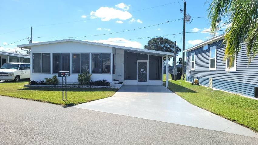 Winter Haven, FL Mobile Home for Sale located at 139 Mandarin Drive Orange Manor East